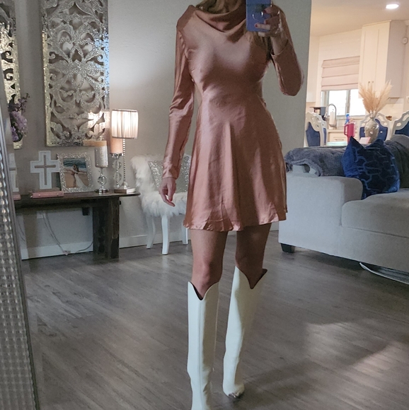 Selfie Leslie Northern Lights Long Sleeve Open Back Satin Mini Dress Bronze - Picture 6 of 9